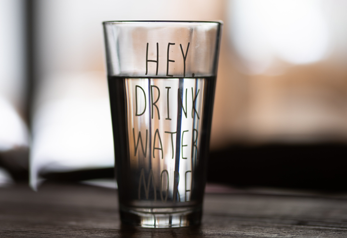 A glass of water as a reminder to drink more to hydrate your body properly